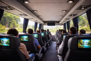 Licenciamiento transporte con pantallas ambientales – experiencia audiovisual a bordo
